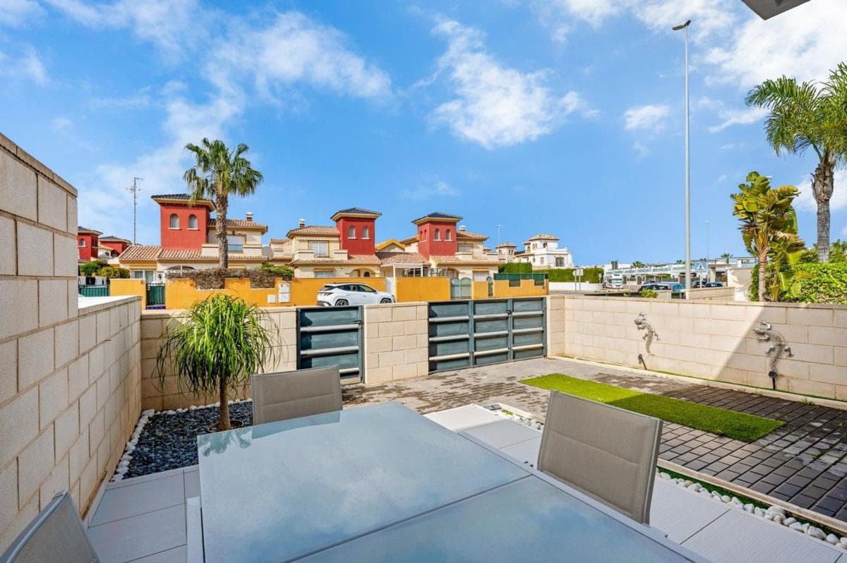 Venta de chalet adosado en Calle Cabo de la Nao , Orihuela photo 3