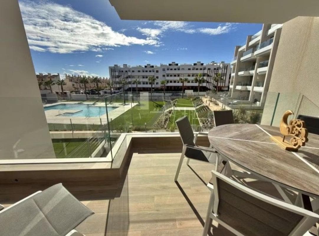 Venta de piso en Avenida de Montezenia, Orihuela
photo 3