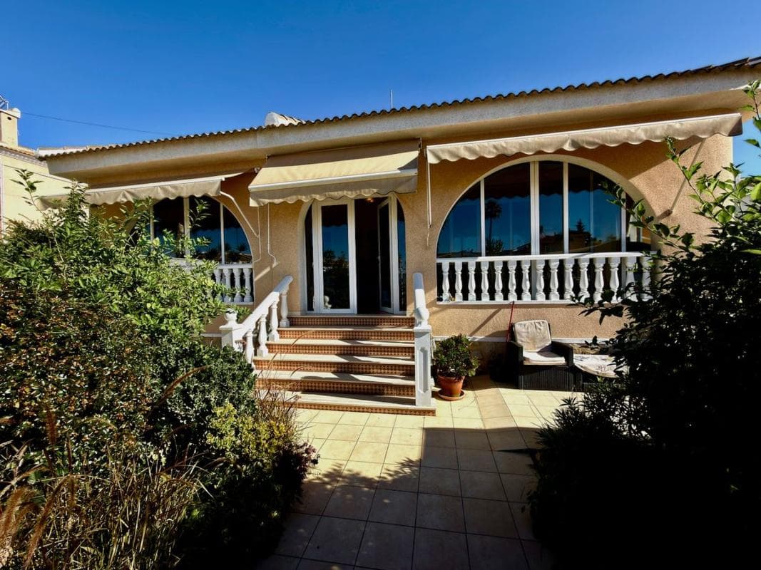 Venta de chalet independiente en Barrio Pueblo Bravo, Rojales
photo 2