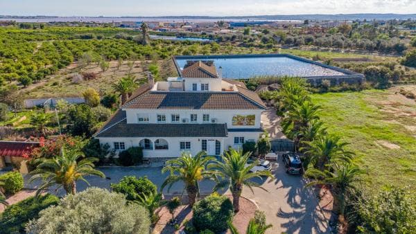 Chalet independiente en venta en Barrio La Siesta - El Salado - Torreta, Torrevieja
photo 1