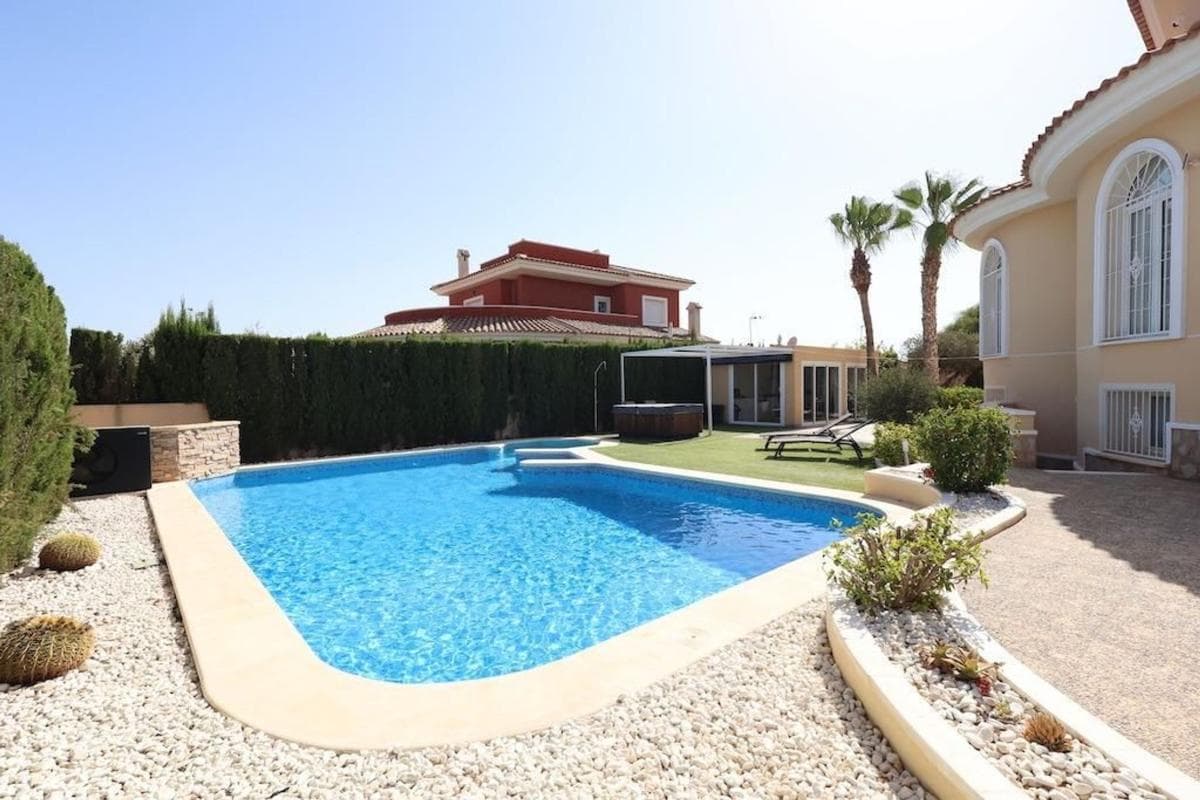 Venta de chalet independiente en Barrio Centro de la Ciudad Quesada, Rojales
photo 3