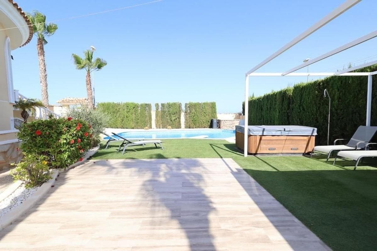 Venta de chalet independiente en Barrio Centro de la Ciudad Quesada, Rojales
photo 5
