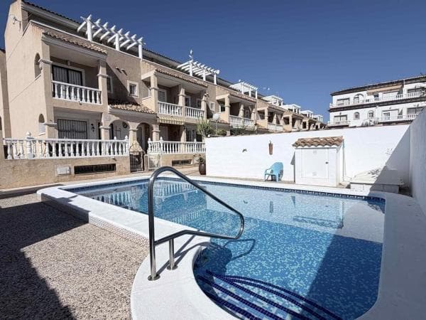 Chalet independiente en venta en Barrio Lomas de Cabo Roig, Orihuela
photo 1