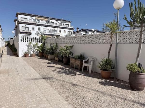Chalet independiente en venta en Barrio Lomas de Cabo Roig, Orihuela
thumbnail 1