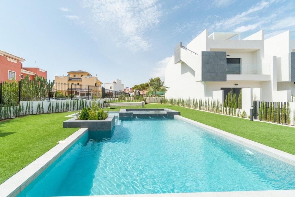 Venta de chalet independiente en Barrio Los Balcones - Los Altos del Edén, Torrevieja
photo 5