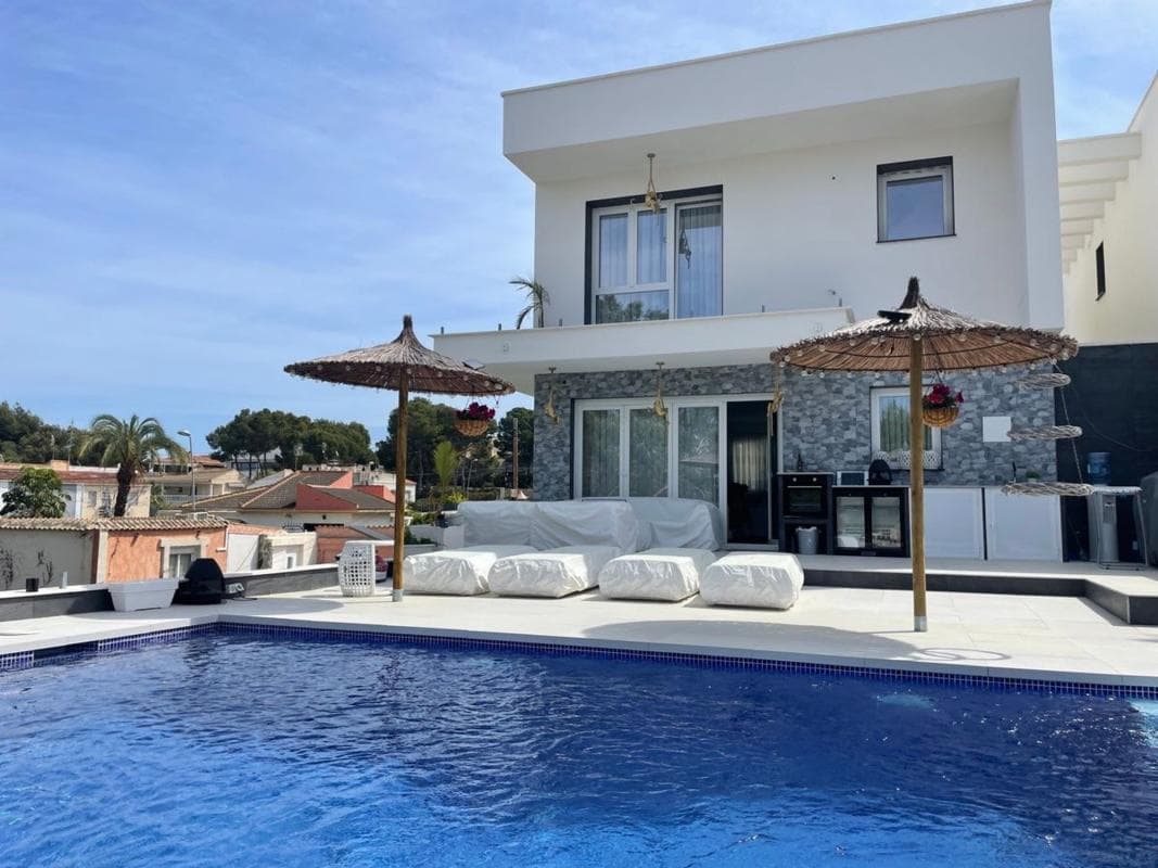 Sale of independent chalet in Barrio Los Balcones - Los Altos del Edén, Torrevieja
photo 2