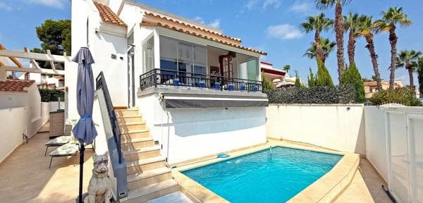 Chalet independiente en venta en Barrio Villamartín, Orihuela
photo 1