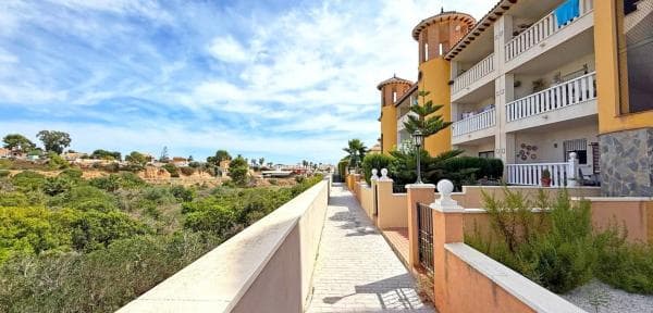 Sale of flat in Barrio La Regia, Orihuela
thumbnail 2