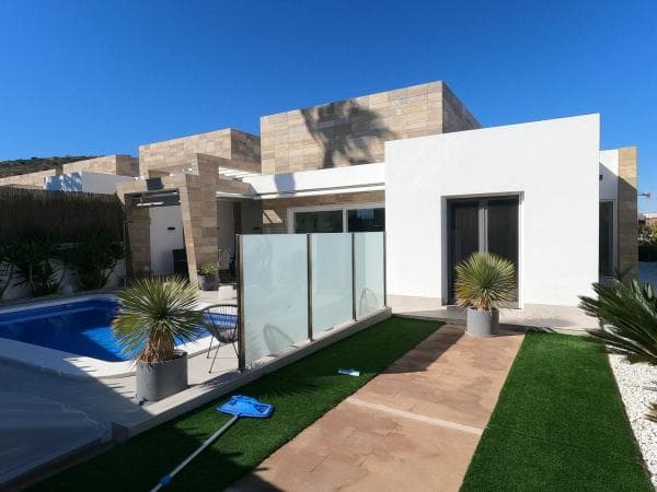 Casa independiente en calle Catral s/n thumbnail 1