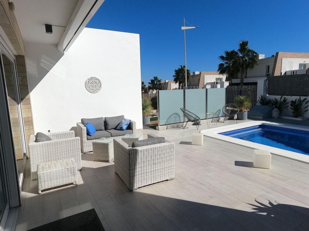 Sale of independent chalet in Calle Catral s/n, Algorfa
photo 4
