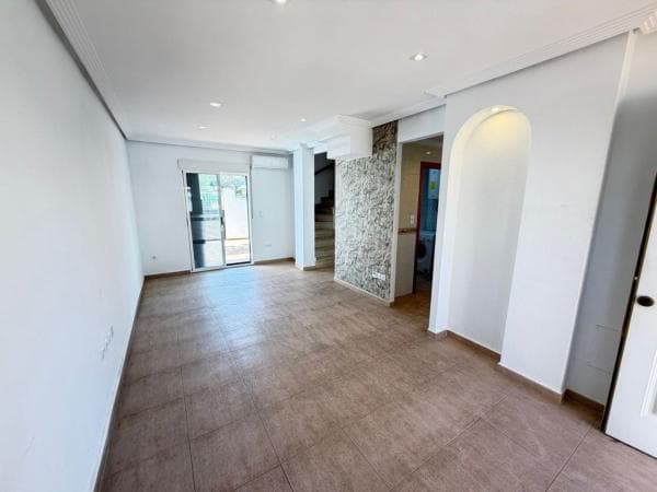 Chalet independiente en venta en Barrio La Ciñuelica - Villa Rosa, Orihuela
thumbnail 2