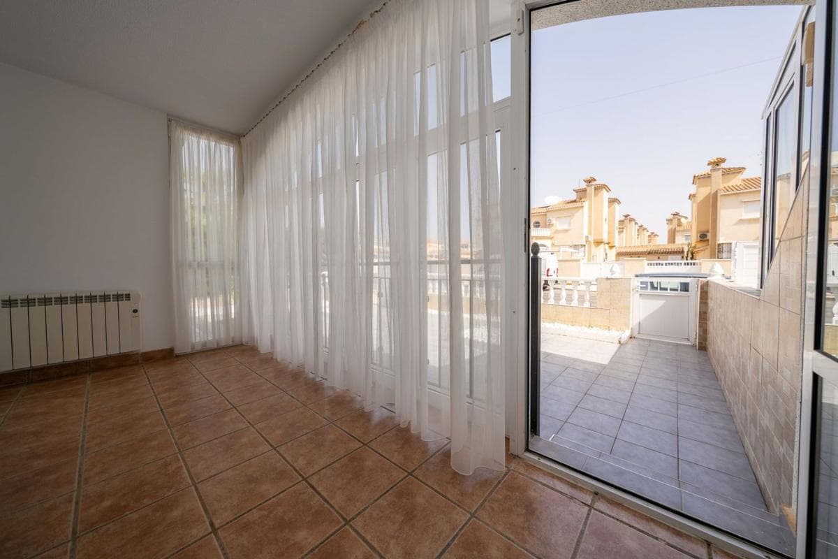 Venta de chalet independiente en Barrio Playa Flamenca, Orihuela
photo 3