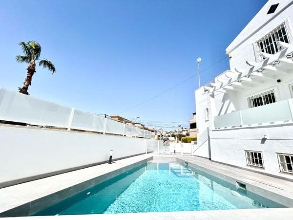 Casa independiente en calle Sevilla thumbnail 1
