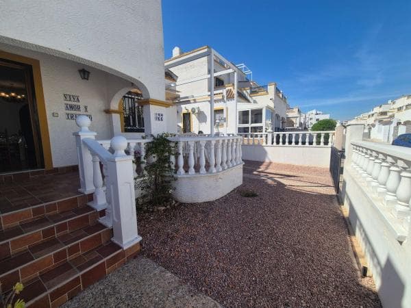 Chalet pareado en calle Lagunas de Ruidera, 588 thumbnail 2
