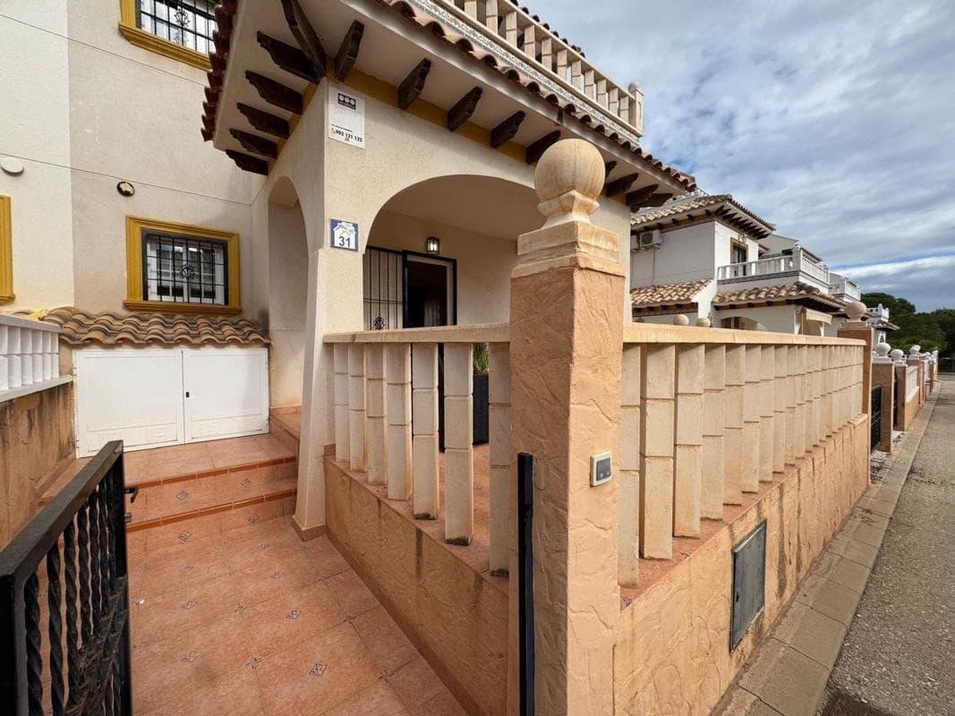 Venta de chalet adosado en Calle Cabo Formentor, 6 , Orihuela photo 2