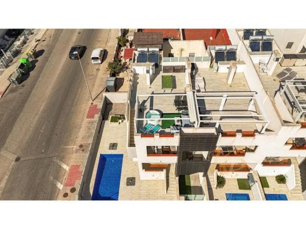 Casa independiente en calle Lago Bañolas thumbnail 1
