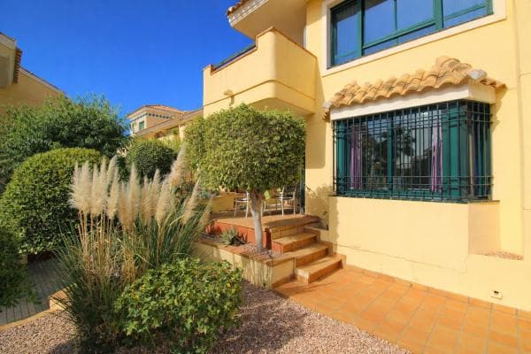 Sale of flat in Barrio Lomas de Campoamor, Orihuela
photo 1