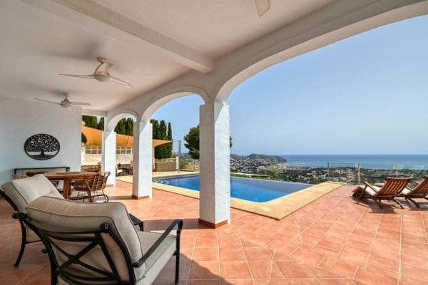 Chalet independiente en venta en Benimeit-Tabaira, Moraira
thumbnail 1