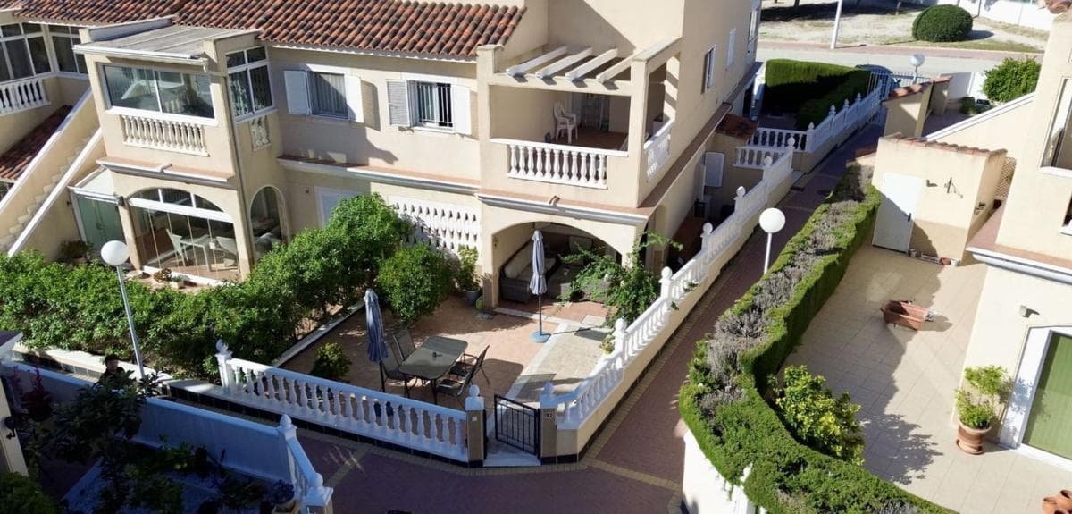 Venta de piso en Calle Pino Piñonero, 35, Orihuela
photo 2