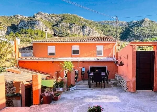 Chalet independiente en venta en Alcalalí, Alcalalí
photo 1
