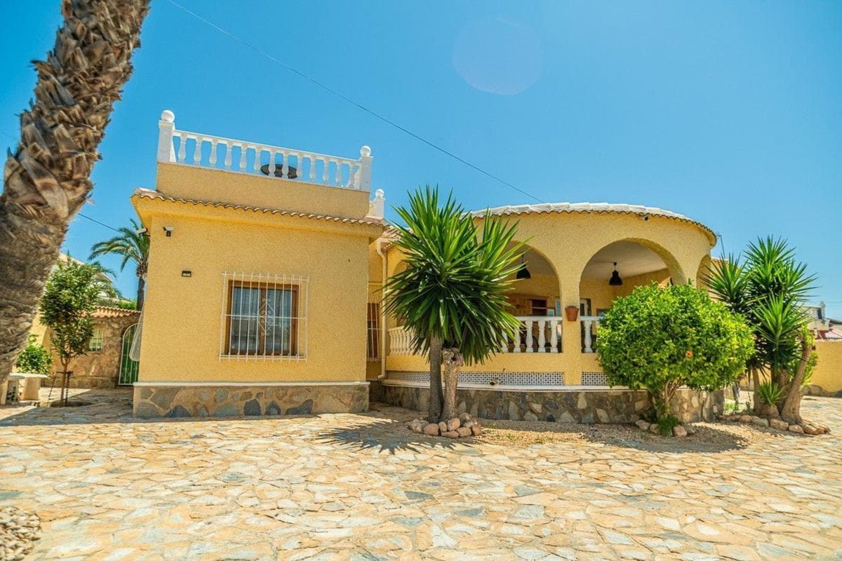 Venta de chalet independiente en Barrio La Siesta - El Salado - Torreta, Torrevieja
photo 2