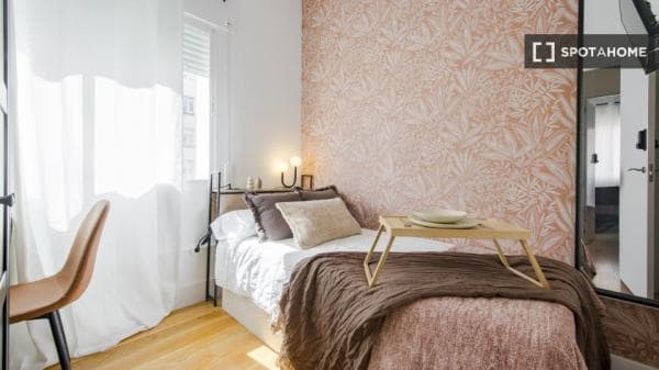 Habitación en piso compartido en alquiler, Hispanoamérica photo 1