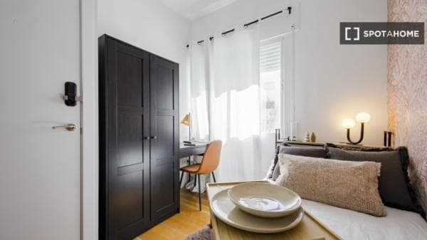 Habitación en piso compartido en alquiler, Hispanoamérica thumbnail 1
