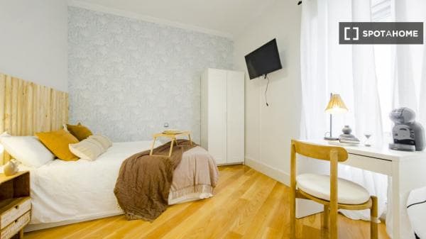 Habitación en piso compartido en alquiler, Hispanoamérica photo 1
