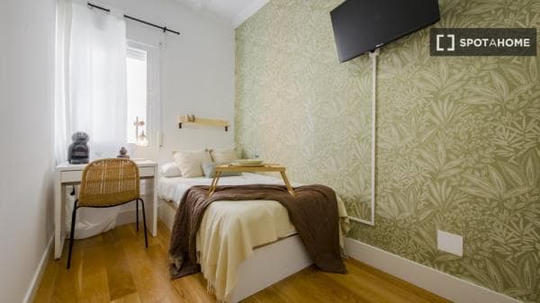 Habitación en piso compartido en alquiler, Hispanoamérica photo 1