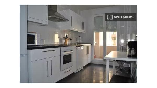 Apartment for rent in Paseo Salvador Rueda , Málaga thumbnail 2