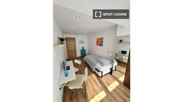 Habitación en piso compartido en alquiler en Santander thumbnail 1
