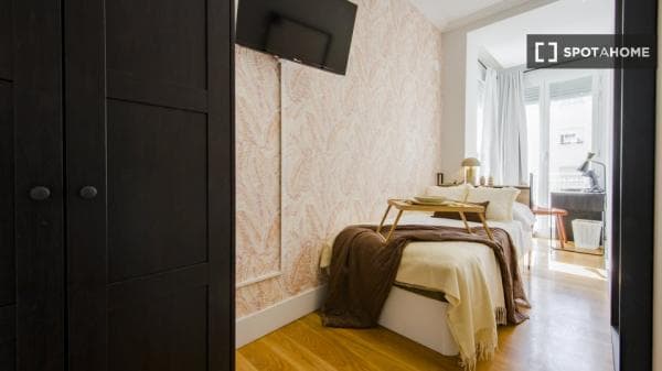 Habitación en piso compartido en alquiler, Hispanoamérica photo 1