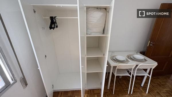 Habitación en piso compartido, Casa de Campo, Madrid thumbnail 2
