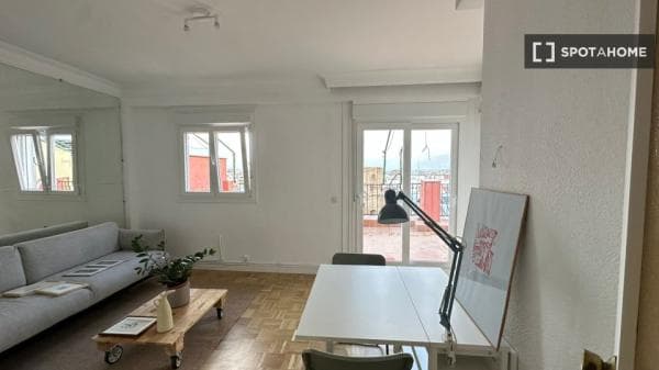 Mieszkanie do wynajęcia w C. del Sombrerete , Madryt photo 1