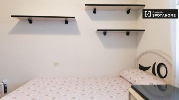 Se alquila habitación en piso compartido en Casco Histórico de Vicálvaro thumbnail 1