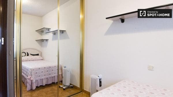 Se alquila habitación en piso compartido en Casco Histórico de Vicálvaro thumbnail 2