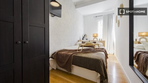 Habitación en piso compartido en alquiler, Hispanoamérica photo 1