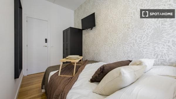 Habitación en piso compartido en alquiler, Hispanoamérica thumbnail 2