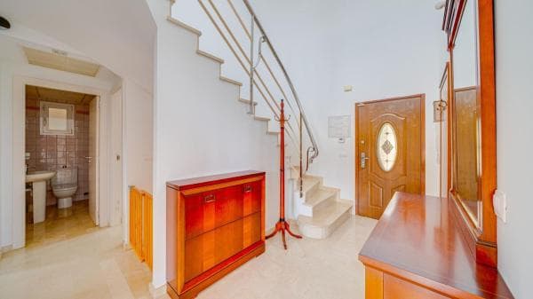 Casa independiente en calle Isla de Tenerife thumbnail 1