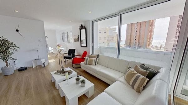 Venta de piso en Avenida del Mediterráneo, Benidorm
thumbnail 1