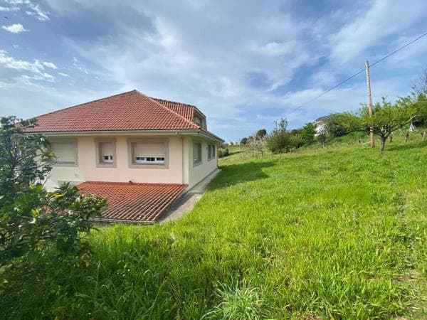 Casa independiente en avenida de Castela thumbnail 2