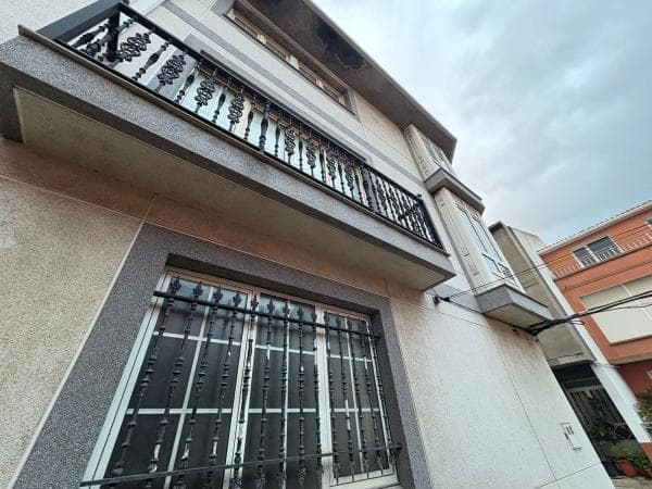 Chalet pareado en calle Pardo Bazán thumbnail 2