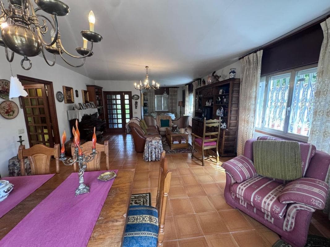 Sprzedaż niezależnego domku jednorodzinnego w Travesía de Pardiñas, Santiago de Compostela photo 3