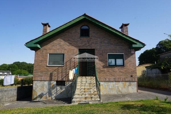 Chalet independiente en venta en Toques, Toques
thumbnail 1