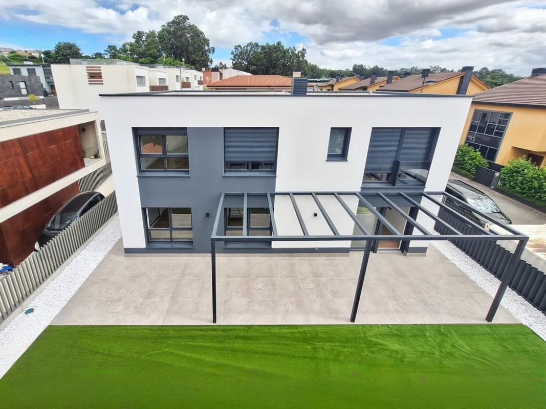 Venta de chalet independiente en Calle da Dulzaina, 1, Oleiros
photo 3