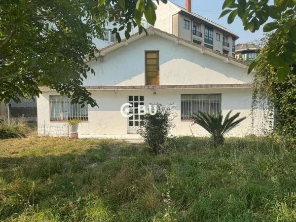 Chalet independiente en venta en Camino de Castela, Narón
photo 1