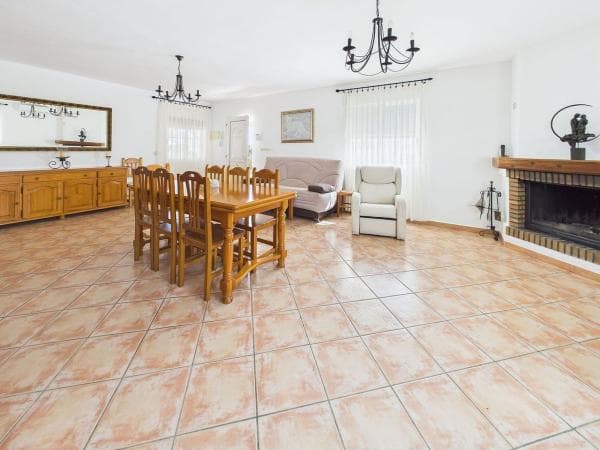 Chalet independiente en venta en Albatera, Albatera
thumbnail 2