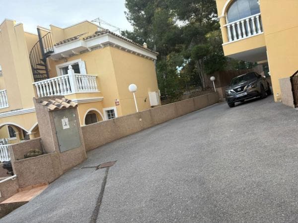 Chalet adosado en calle Salvador Dalí, 1 thumbnail 2
