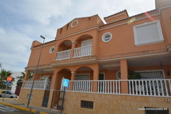 Chalet adosado photo 1