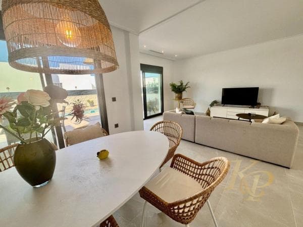 Casa independiente en calle Antonio Orts thumbnail 2